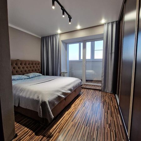 Apartment On Republic Square Ust-Kamenogorsk Ngoại thất bức ảnh