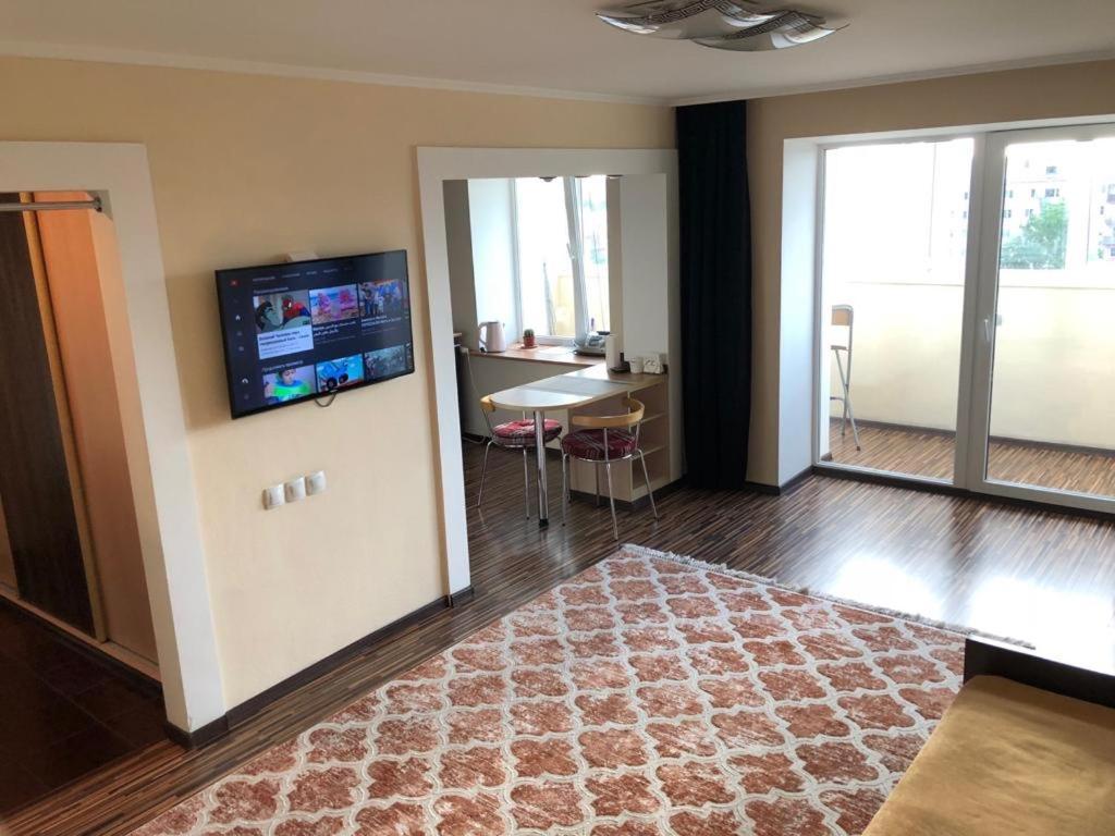 Apartment On Republic Square Ust-Kamenogorsk Ngoại thất bức ảnh